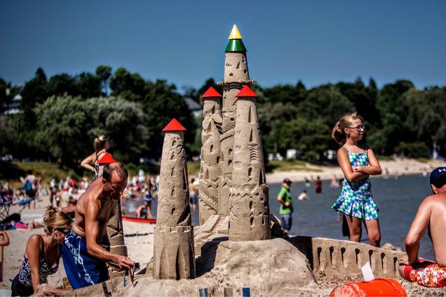 lakefront sandcastle 03